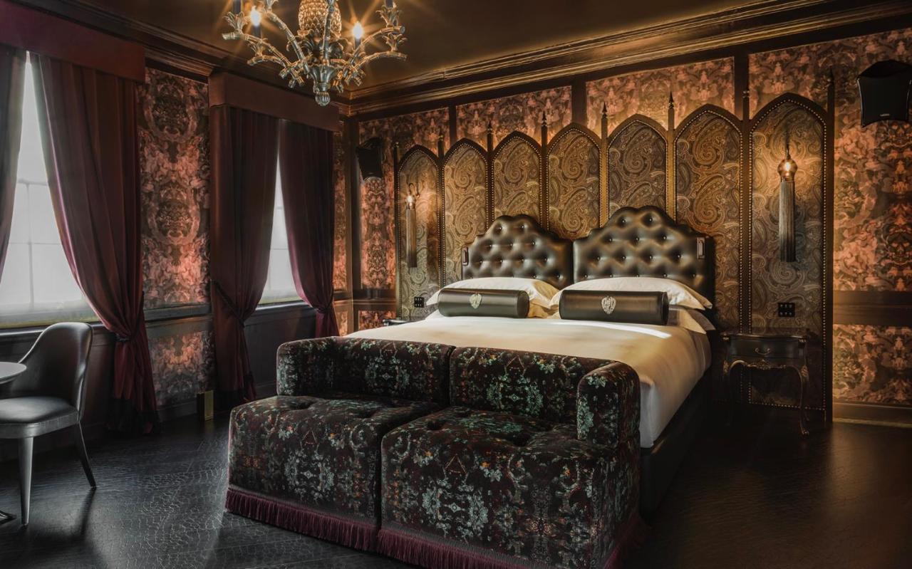 Chateau Denmark Londra Esterno foto The Savoy's Imperial Suite