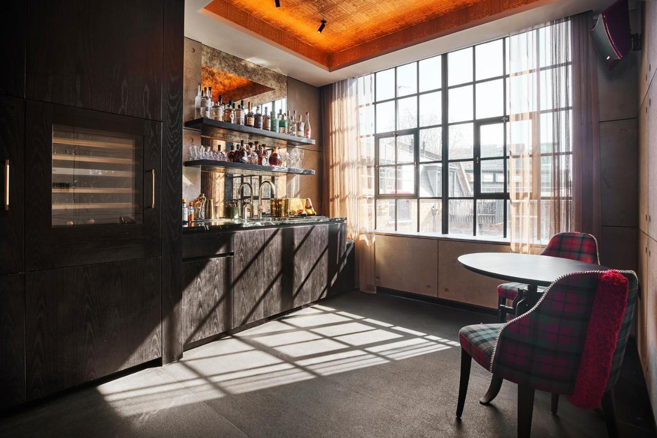 Chateau Denmark Londra Esterno foto The bar at the 100 East 53rd Street penthouse