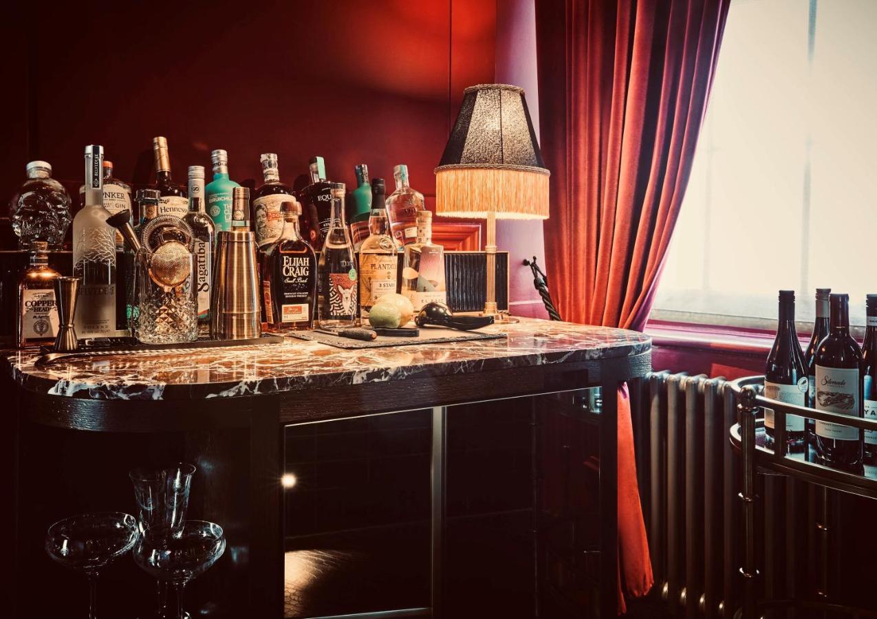 Chateau Denmark Londra Esterno foto The bar at the 1900