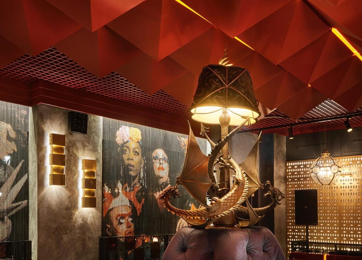 Chateau Denmark Londra Esterno foto The interior of the restaurant