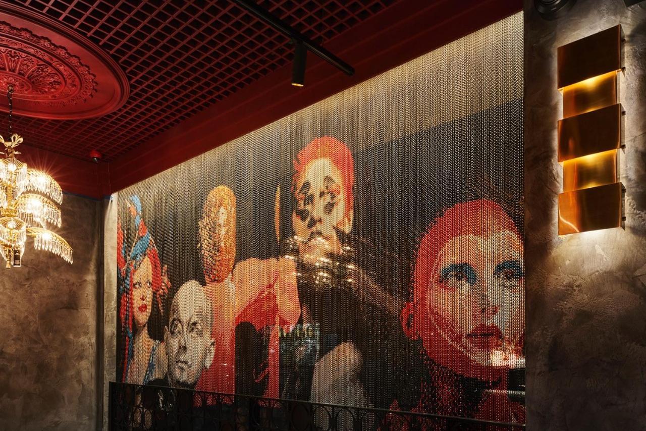 Chateau Denmark Londra Esterno foto The interior of the nightclub