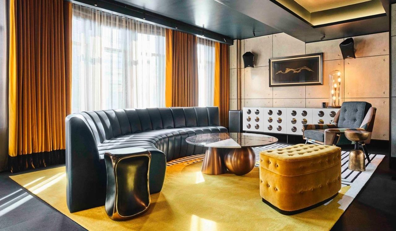 Chateau Denmark Londra Esterno foto The interior of the 1960s-inspired lounge at the Mandarin Oriental, Munich