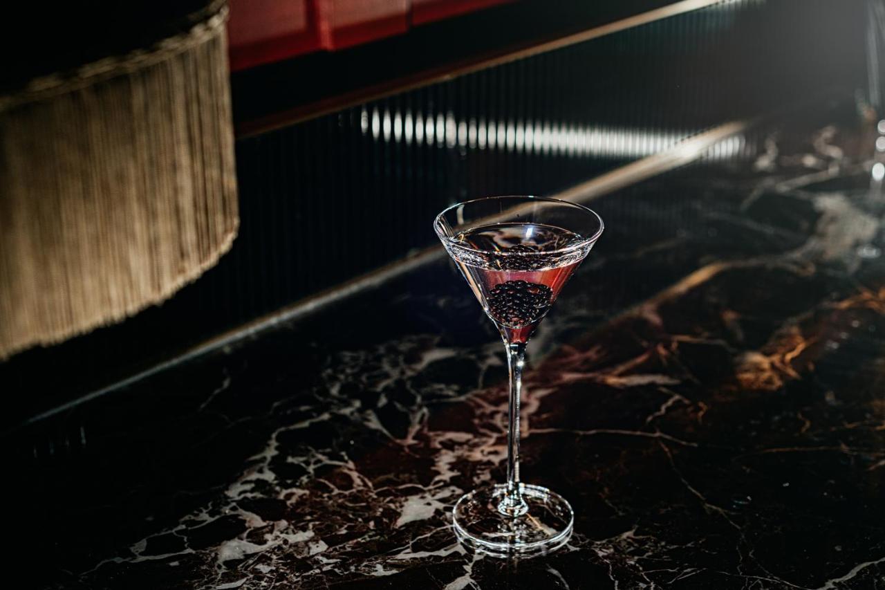 Chateau Denmark Londra Esterno foto A dry martini