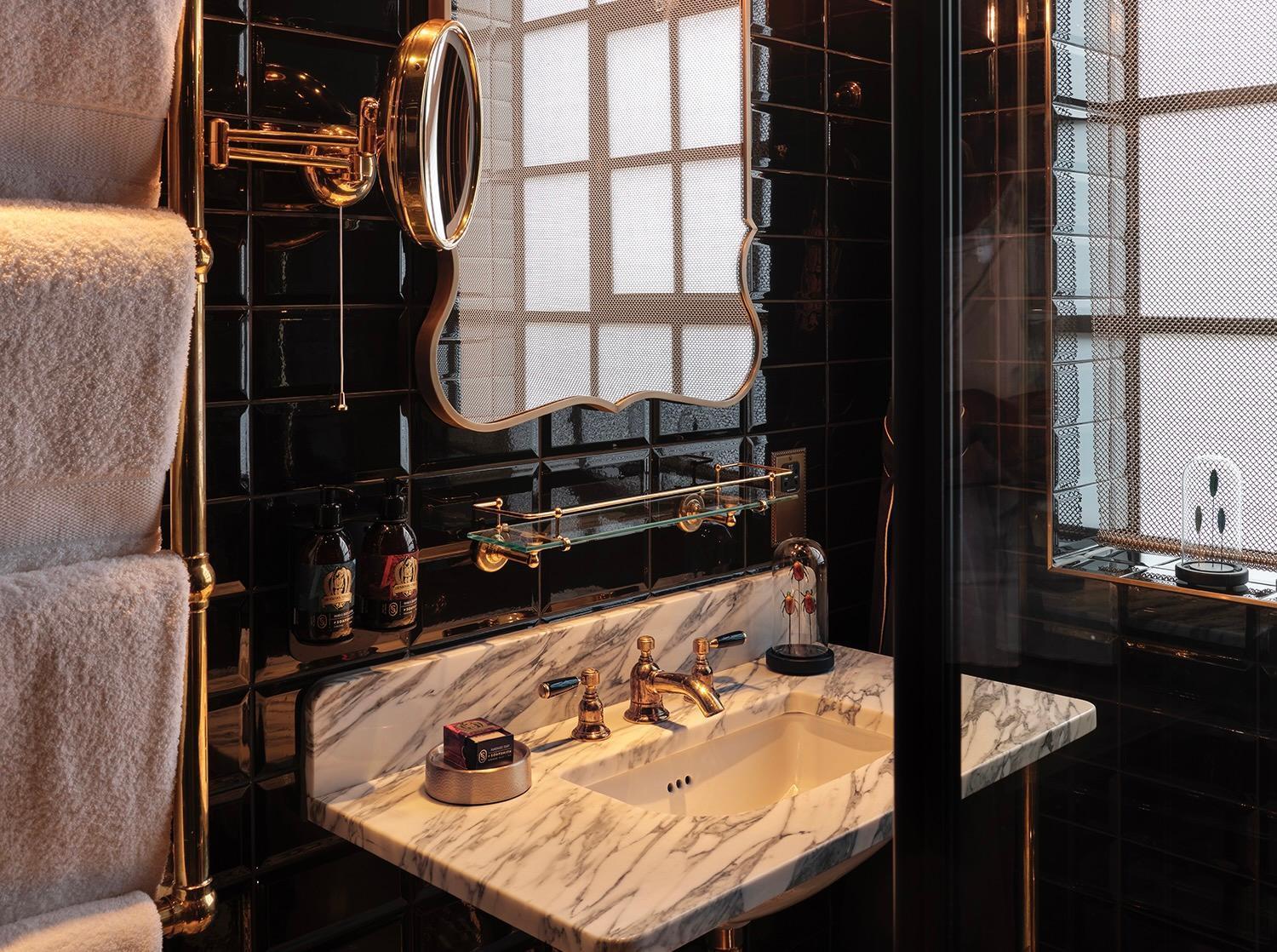 Chateau Denmark Londra Esterno foto Bathroom