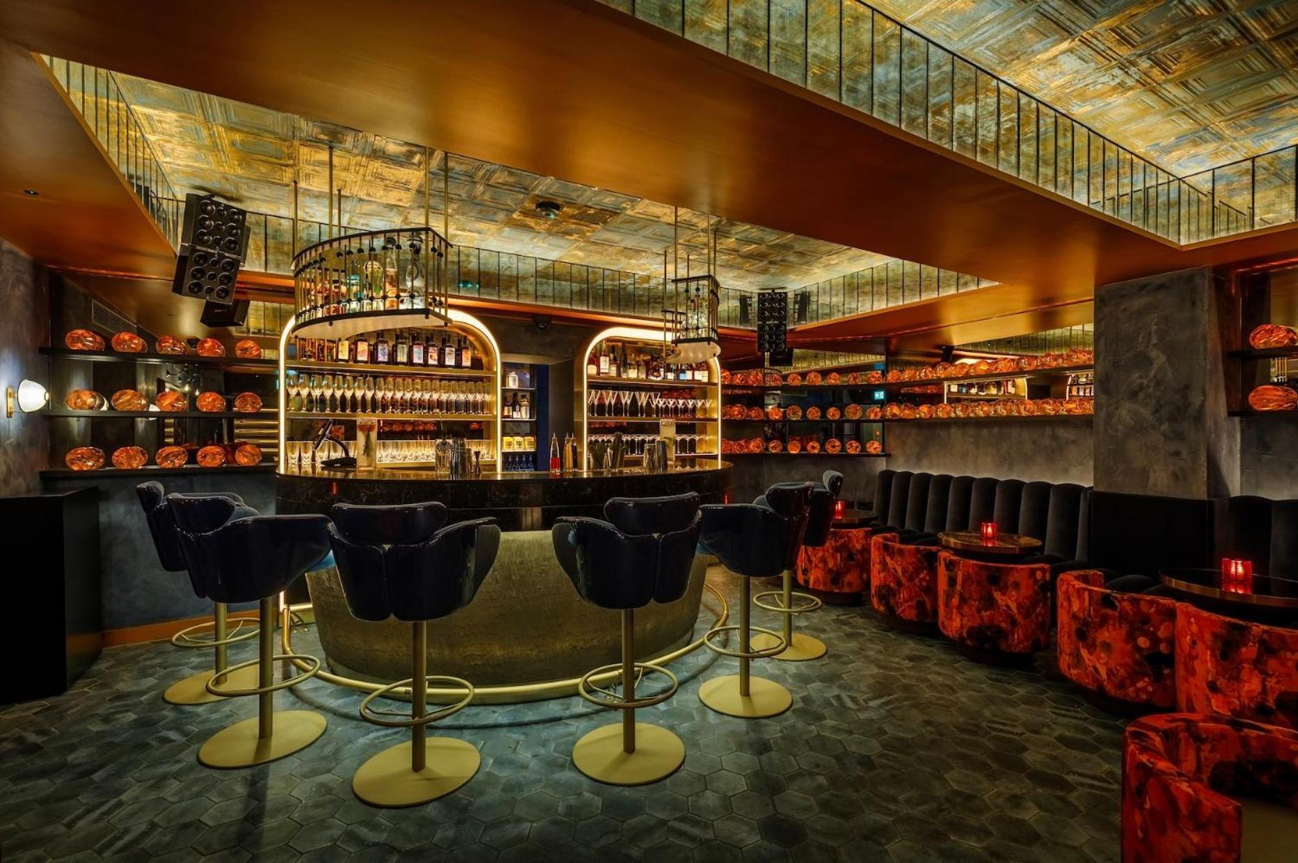 Chateau Denmark Londra Esterno foto The bar at the nightclub